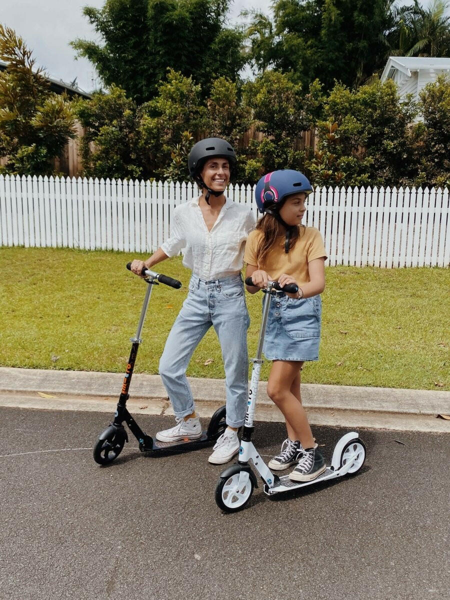 Micro Classic Adult Scooter - Black - HYPHEN KIDS